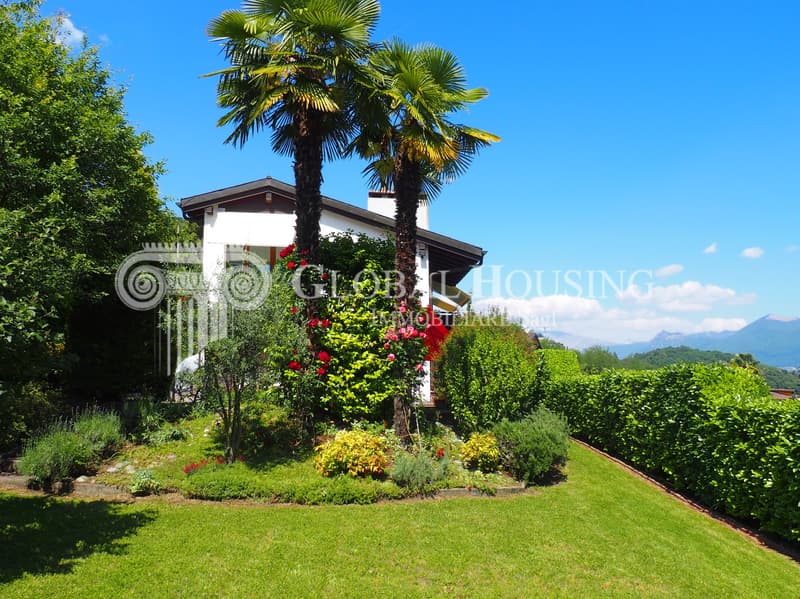 Schmuckes Haus mit idyllischem Garten / Incantevole villa con giardino idilliaco (1)