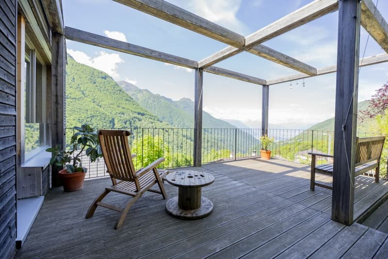 Villa design circondata dal verde con vista mozzafiato (11)