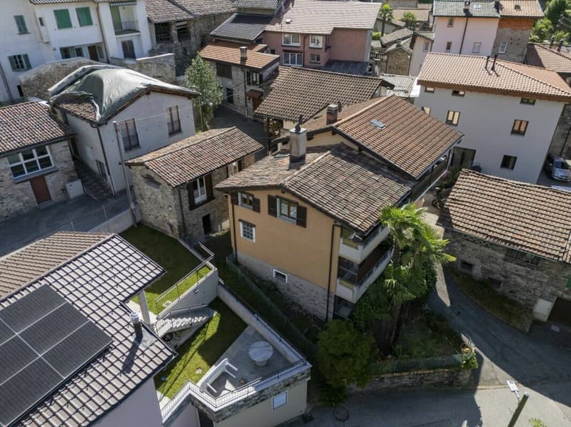 Vendiamo confortevole casa in stile rustico a Mugena (2)