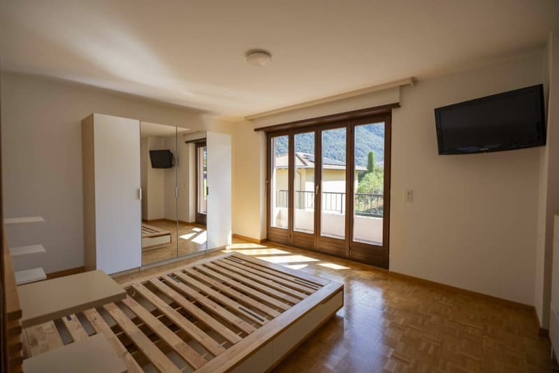 Gorduno: vendiamo bella residenza a reddito di tre grandi appartamenti (12)