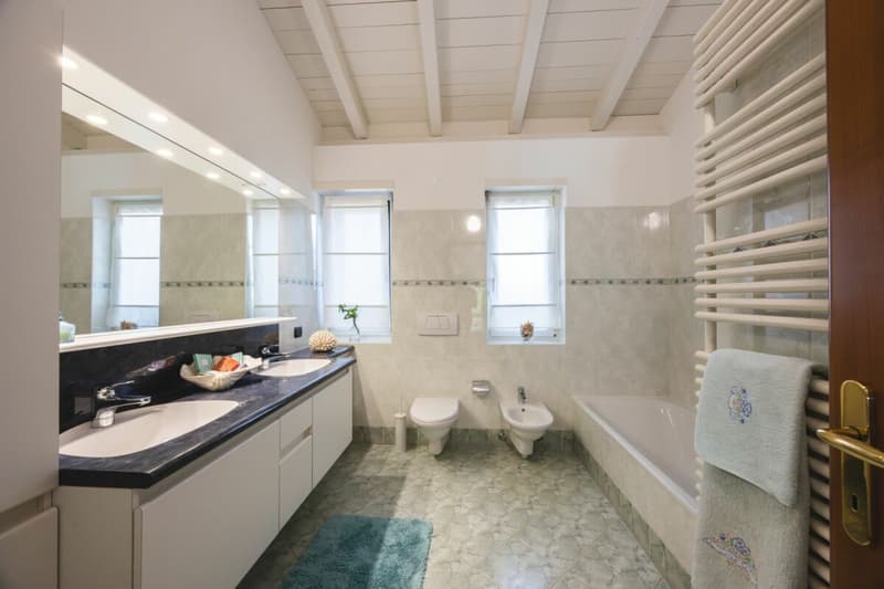 Villa con piscina a Cadro (18)