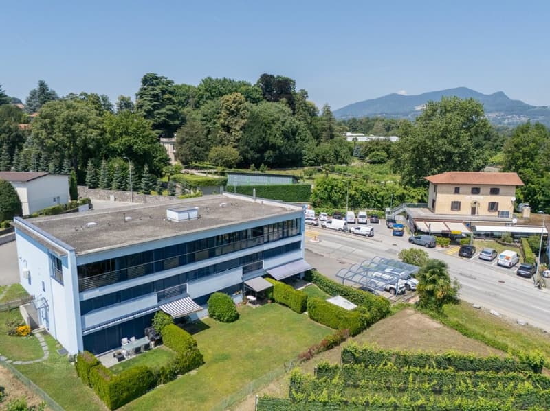 Vendiamo a Novazzano grande 5.5 locali per attività commerciale (1)