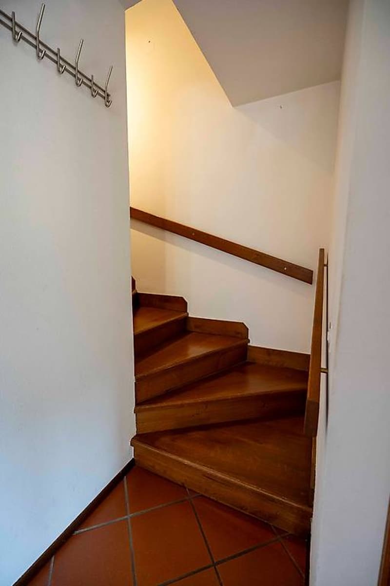 Vendiamo residenza a reddito di tre grandi appartamenti (13)