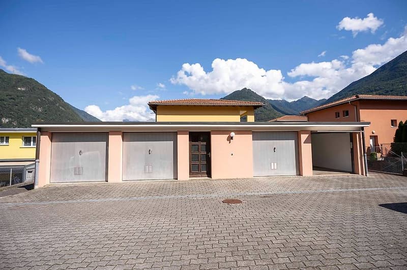 Vendiamo residenza a reddito di tre grandi appartamenti (3)