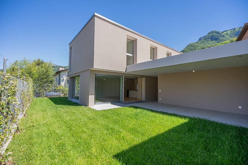 VENDIAMO MODERNISSIME VILLE DESIGN A CADRO (1)