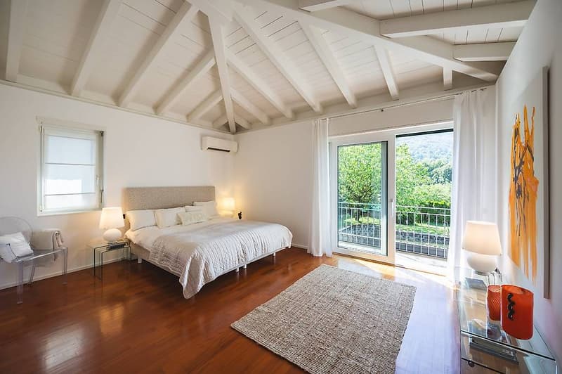Vendiamo a Cadro un' elegante villa con piscina (11)
