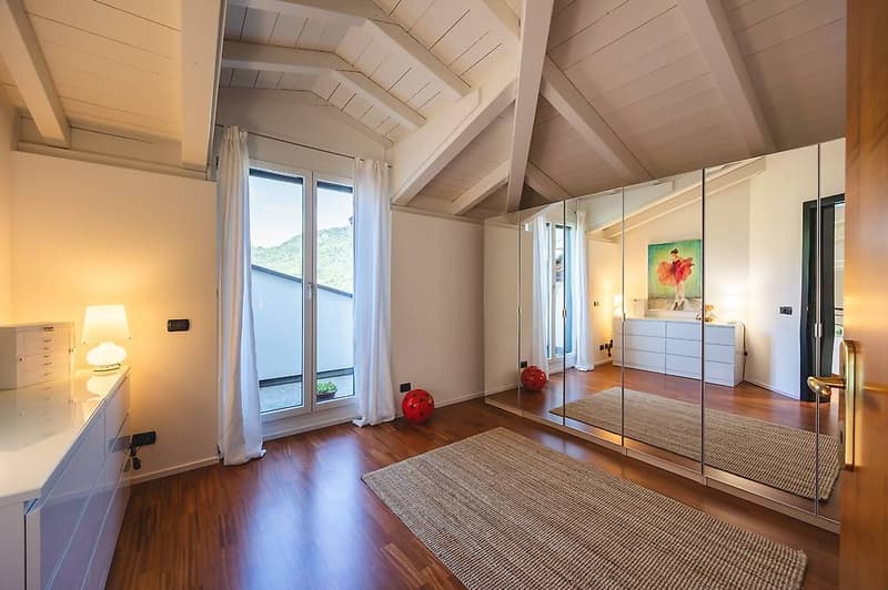 Vendiamo a Cadro un' elegante villa con piscina (7)