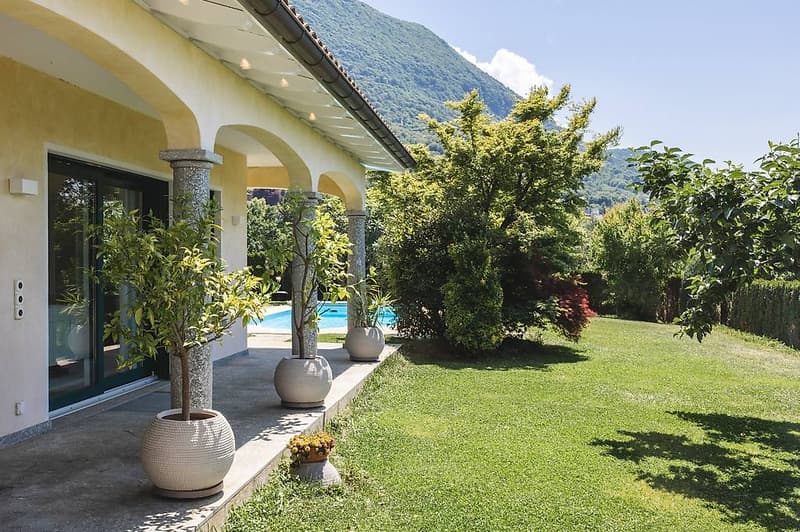 Vendiamo a Cadro un' elegante villa con piscina (3)