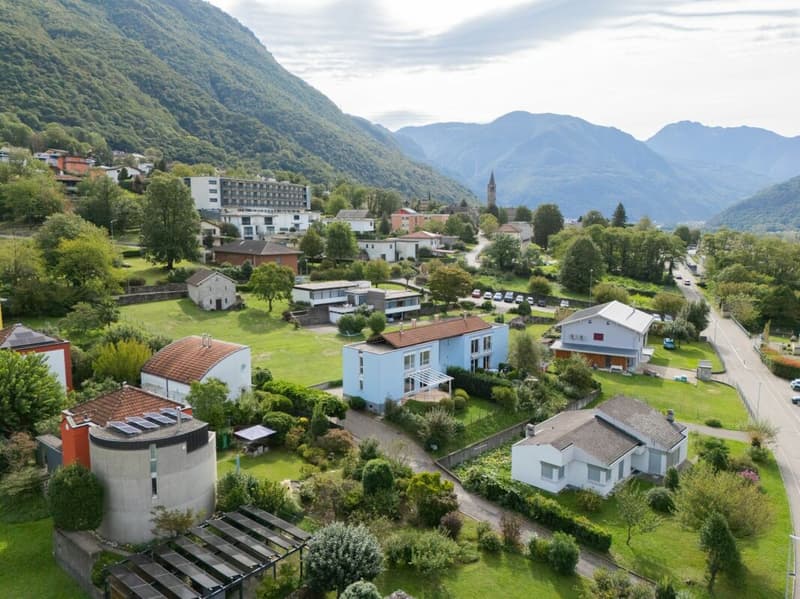 Occasione da non perdere: vendiamo graziosa casa in zona tranquilla di Claro (2)