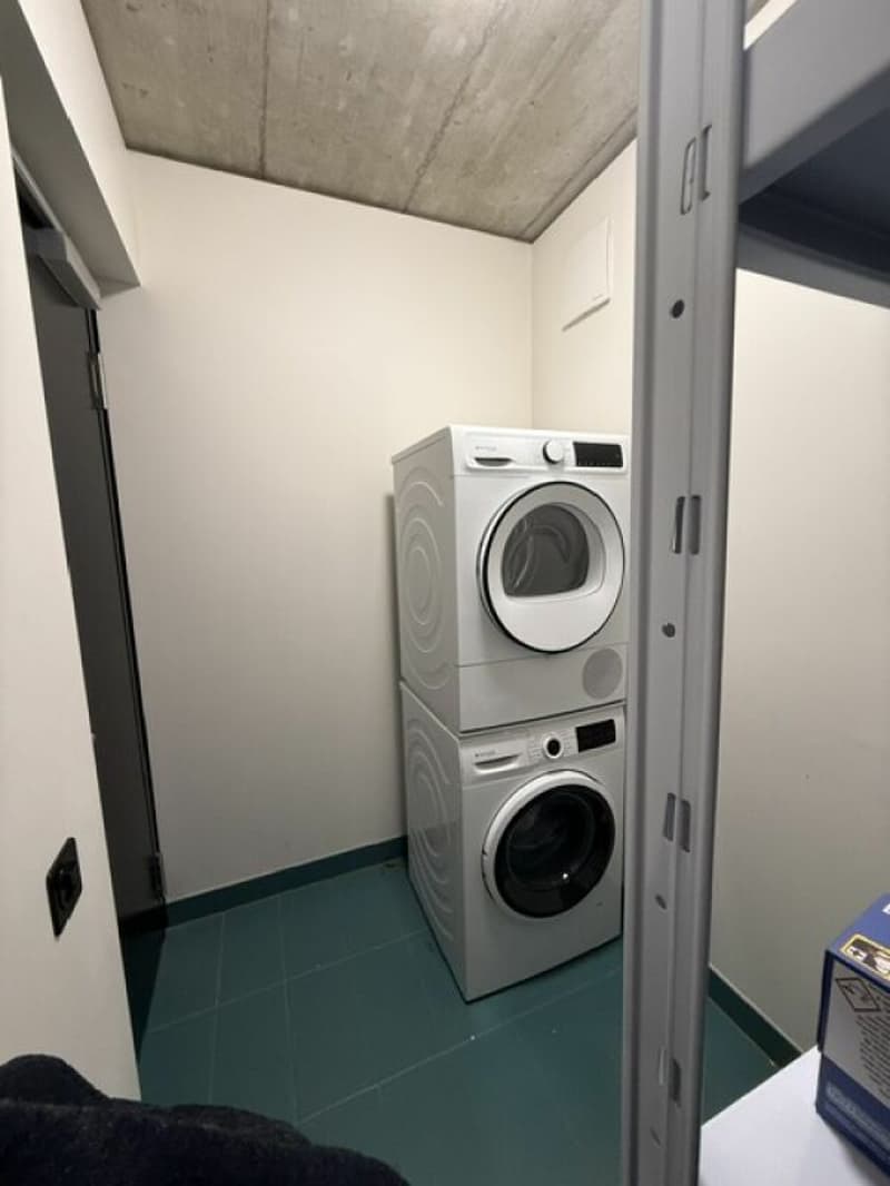 Affittiamo grande e moderno appartamento 2.5 locali in zona centrale (16)