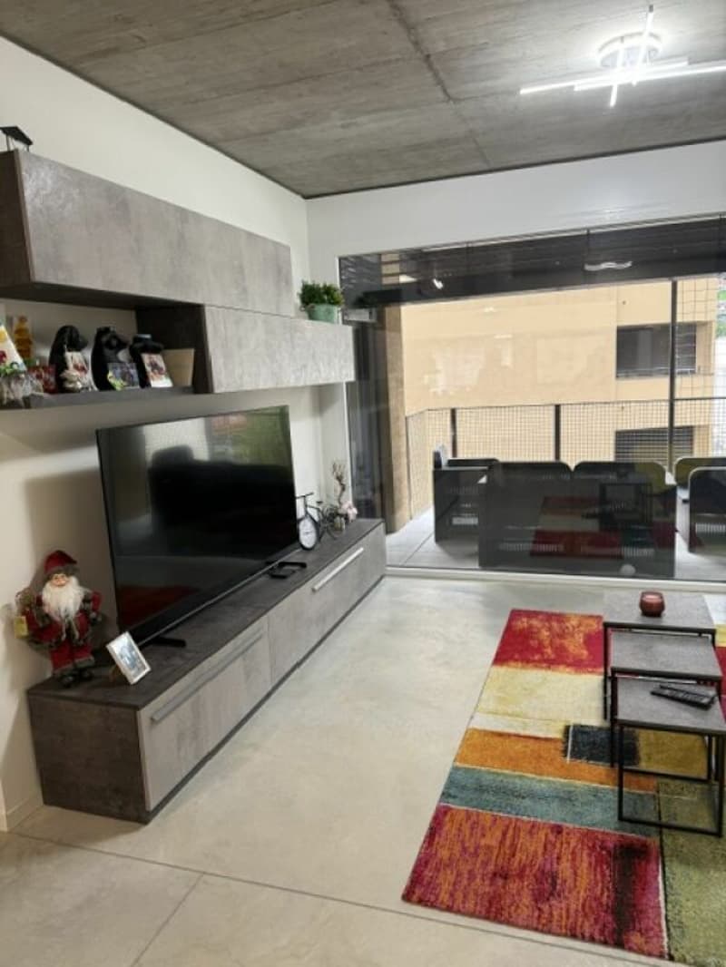 Affittiamo grande e moderno appartamento 2.5 locali in zona centrale (4)