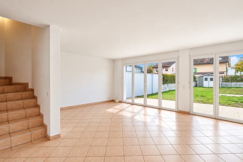 Jolie maison mitoyenne avec terrasse et jardin privatif (4)
