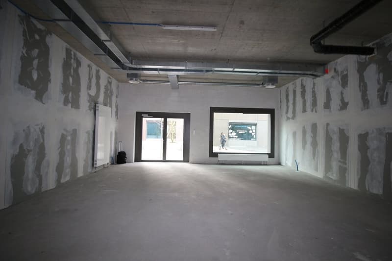 Bâtiment F : commerce n° 4 avec vitrines d'env. 103,35 m2 au rez (13)