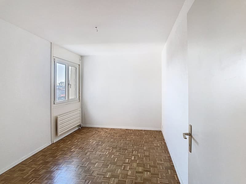 Superbe logement lumineux avec loggia et panorama exceptionnel (8)