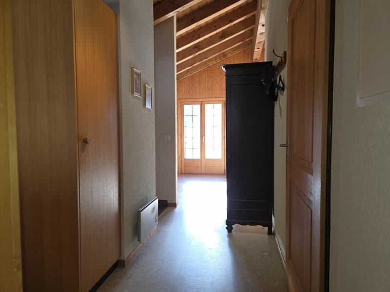 3 ½ Zi - Dachwohnung Haus 'Nufenen' (8)
