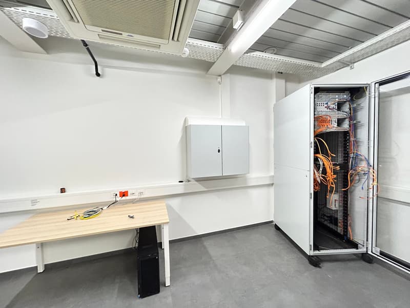 Surface de vente ou bureau de 154m2 à la Chaux-de-Fonds (11)