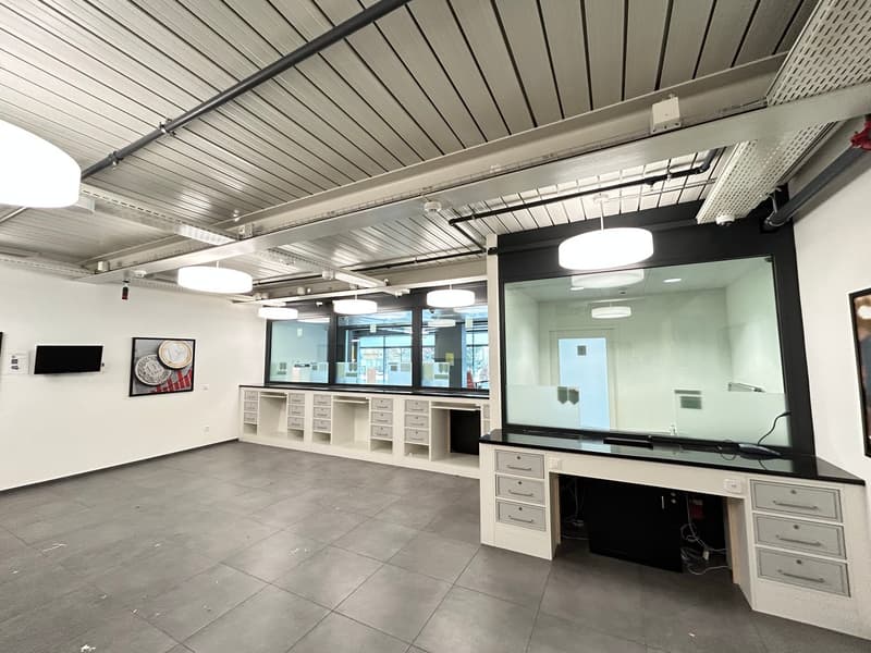 Surface de vente ou bureau de 154m2 à la Chaux-de-Fonds (3)