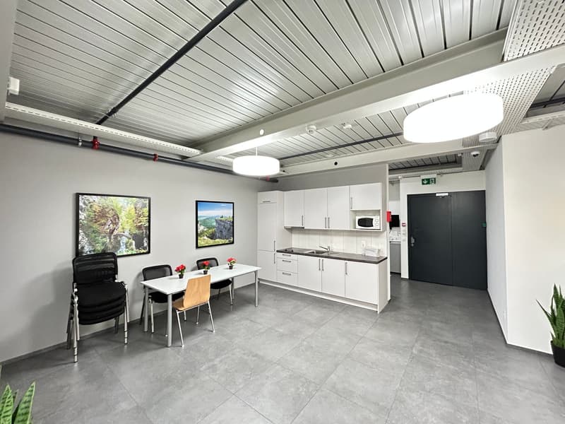 Surface de vente ou bureau de 154m2 à la Chaux-de-Fonds (6)