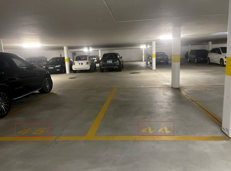 1 - 2 breite Garagenparkplätze im Zentrum von Ascona (ref. 448-999) (2)