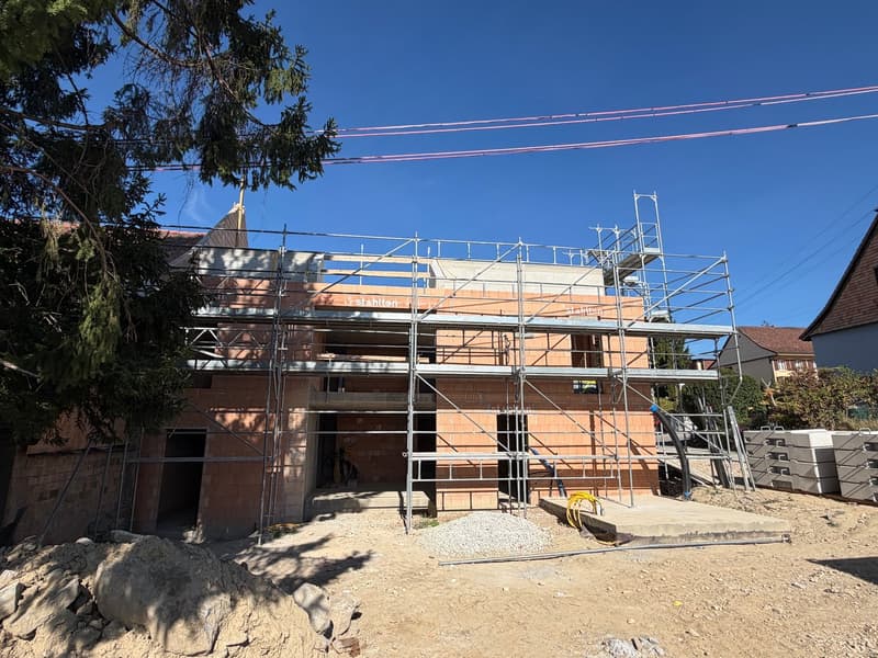 Le chantier avance ! Livraison pour le début de l'été 2027. Encore 2 disponibles. Dès CHF 795'000.-- (1)