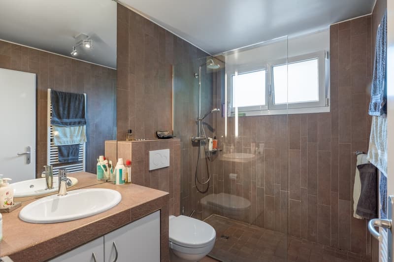 Bel appartement de 4.5 pièces avec grand balcon à deux pas du centre-ville, Rue Saint-Georges (10)