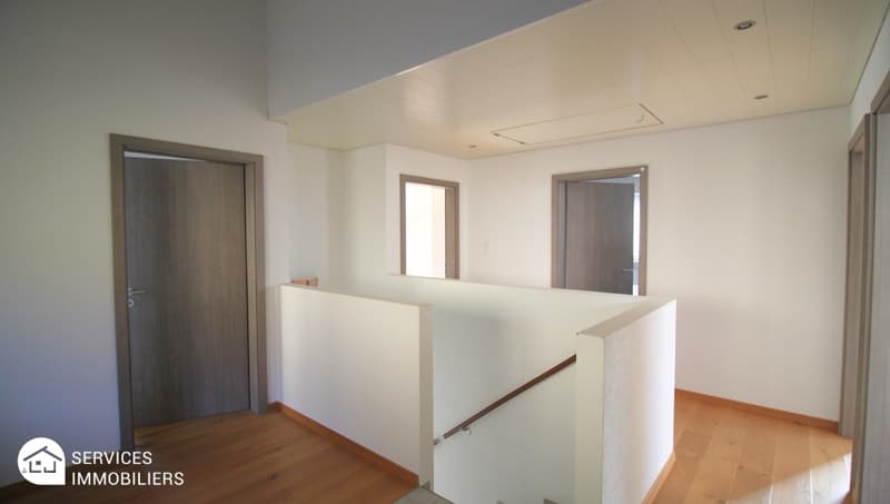 Villa d'architecte moderne avec vue dégagée sur la vallée (13)
