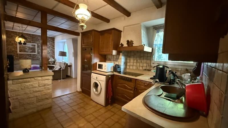Maison 2 logements à rénover - Beau potentiel au coeur du village (8)