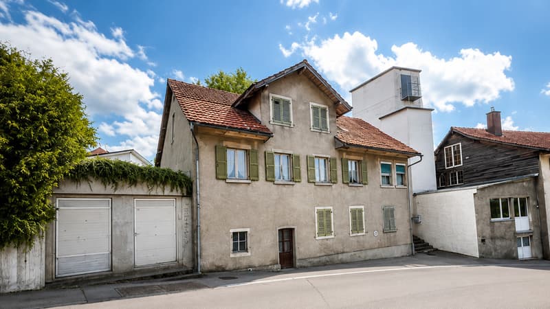 Maison 2 logements à rénover - Beau potentiel au coeur du village (1)