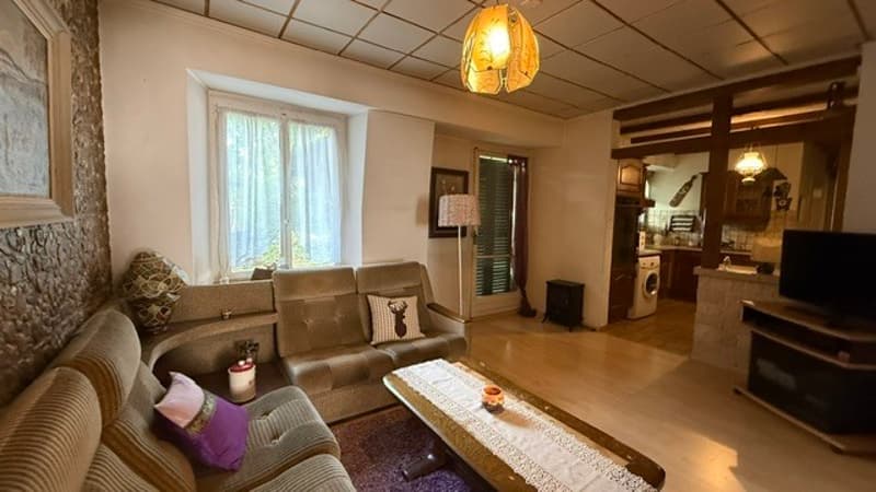 Maison 2 logements à rénover - Beau potentiel au coeur du village (11)