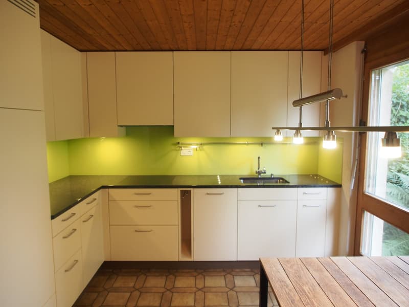 Grosszügiges Einfamilienhaus mit Garten in Schüpfen (4)