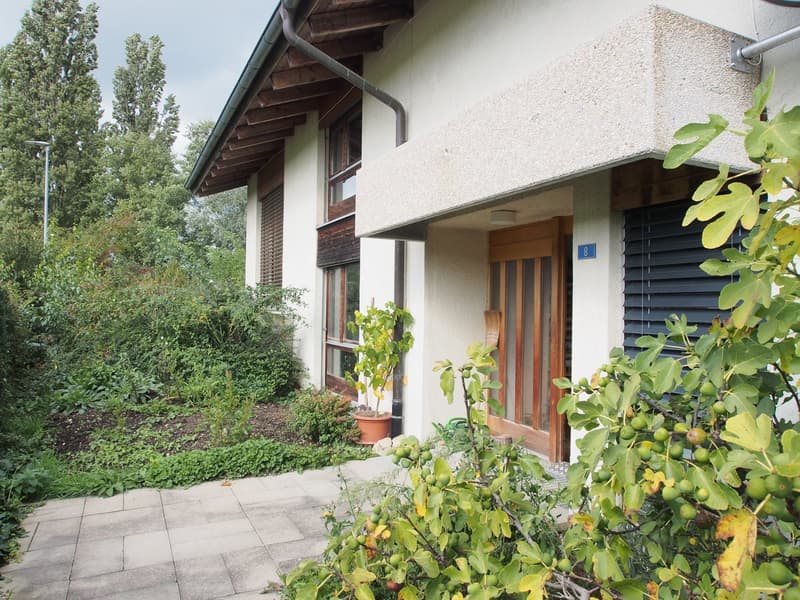 Grosszügiges Einfamilienhaus mit Garten in Schüpfen (1)