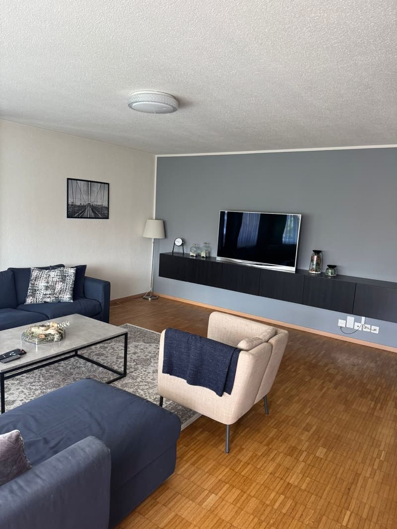 Helle 3.5-Zimmer-Wohnung mit Balkon und schöner Aussicht in Rümlang (3)