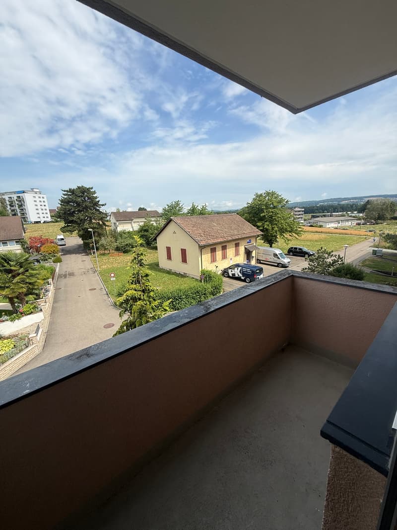 Helle 3.5-Zimmer-Wohnung mit Balkon und toller Aussicht in Rümlang (5)