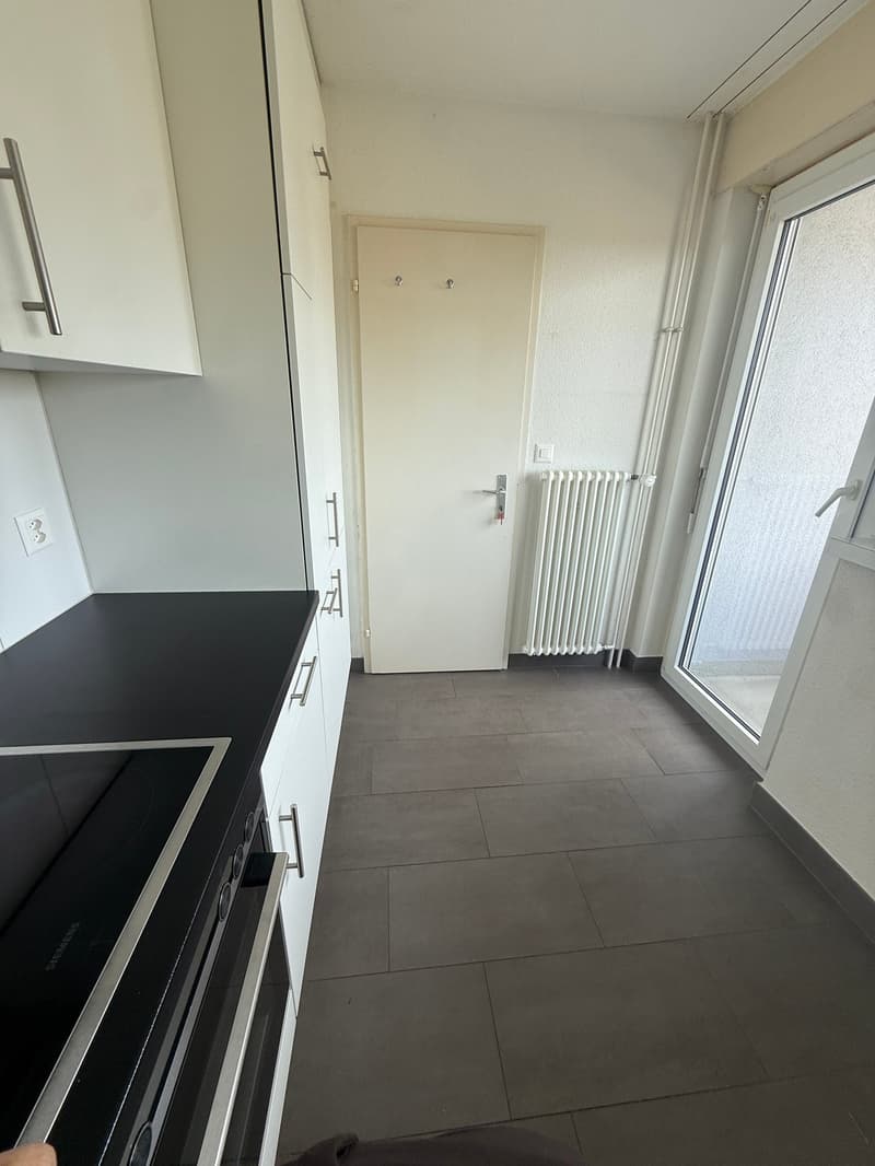 Helle 3.5-Zimmer-Wohnung mit Balkon und toller Aussicht in Rümlang (3)