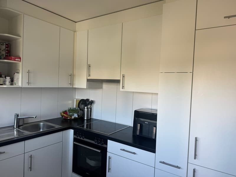 Helle 3.5-Zimmer-Wohnung mit Balkon und schöner Aussicht in Rümlang (2)