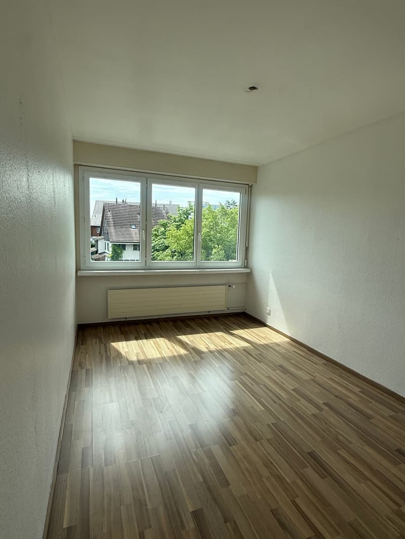 Helle 3.5-Zimmer-Wohnung mit Balkon und toller Aussicht in Rümlang (11)