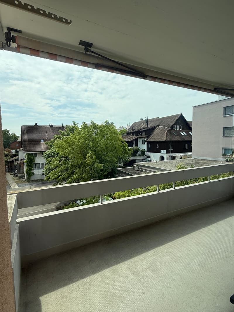 Helle 3.5-Zimmer-Wohnung mit Balkon und toller Aussicht in Rümlang (9)