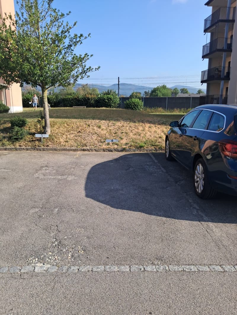 Parkplatz zu vermieten in Dulliken (1)