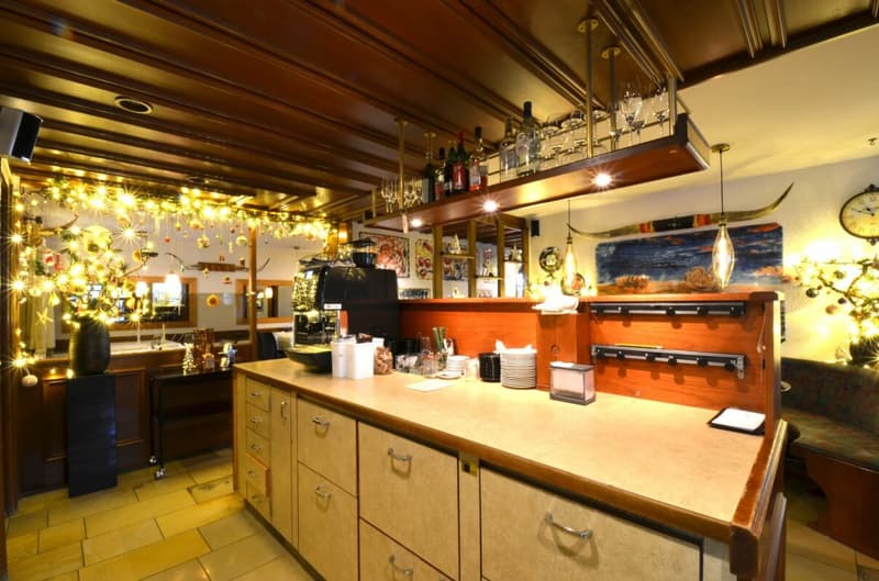 Traditional establishment with 6 rooms and 4.5 room attic apartment in the center of Matzingen (4)