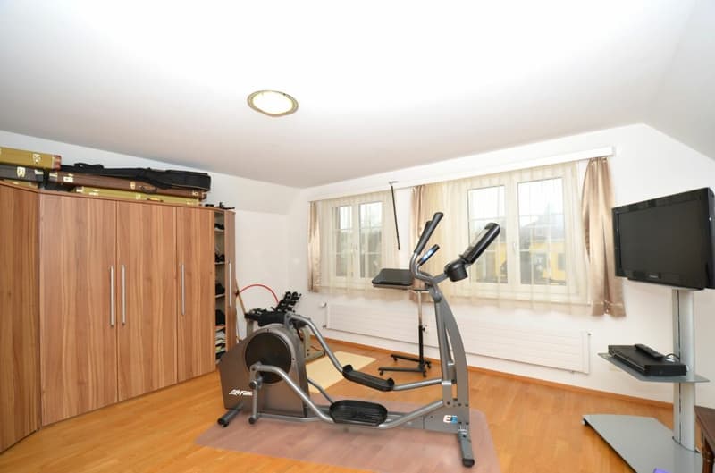 Traditional establishment with 6 rooms and 4.5 room attic apartment in the center of Matzingen (15)