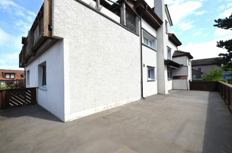 Gerne nach Hause kommen und die riesige Terrasse geniessen! (13)
