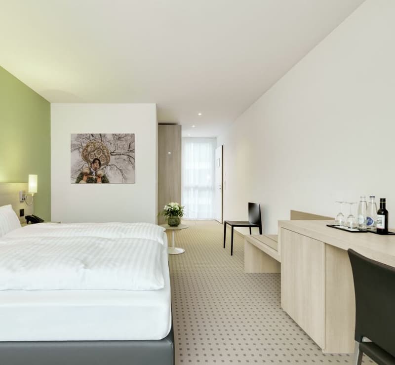 Möbliertes Zimmer mit Gemeinschaftsräumen (3)