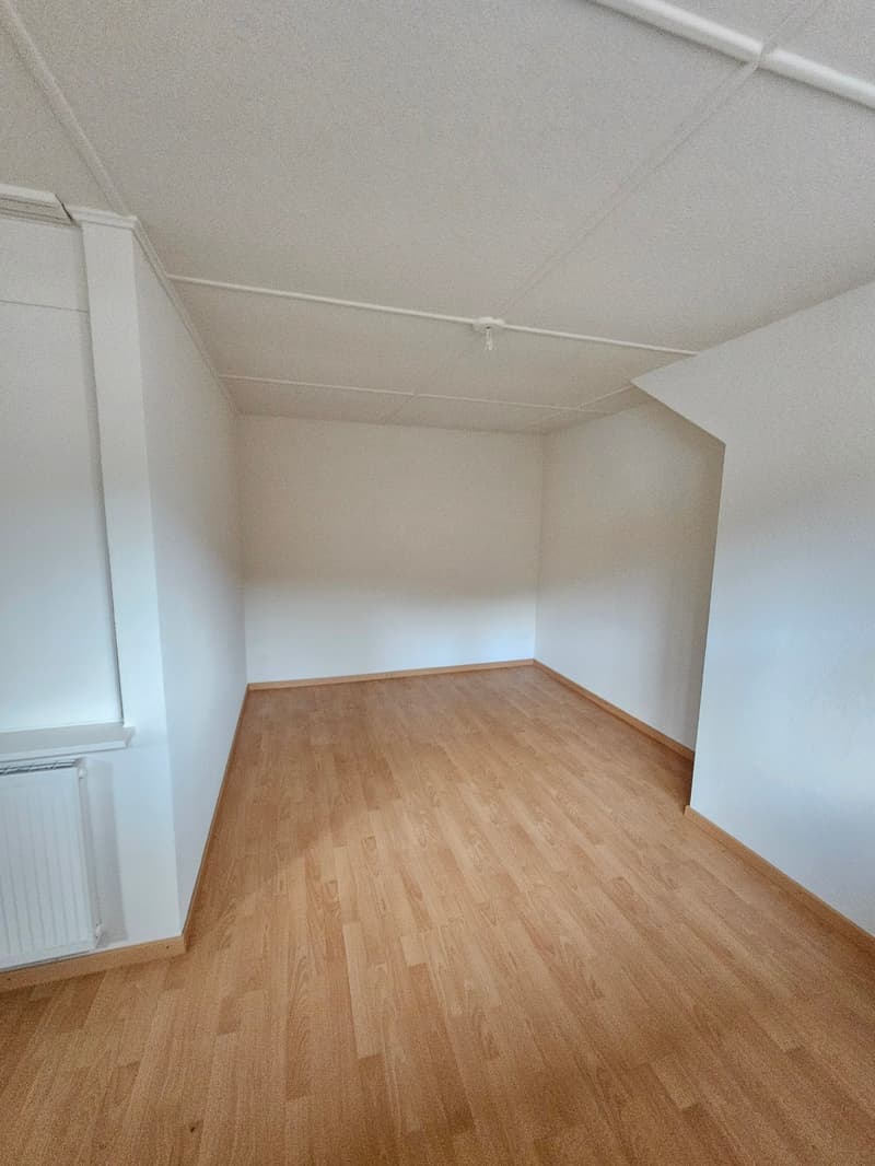 Charmant appartement de 3 pièces au centre de Fleurier avec balcon (7)