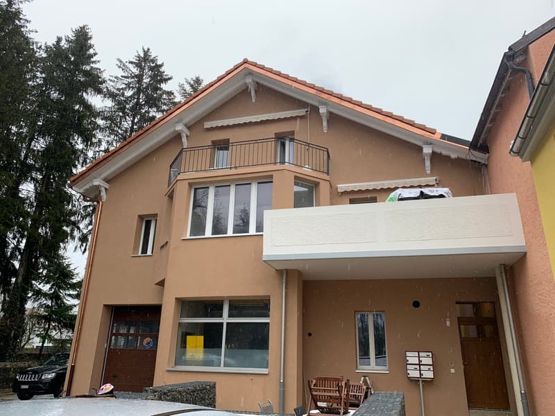 Charmant appartement de 3 pièces au centre de Fleurier avec balcon (12)