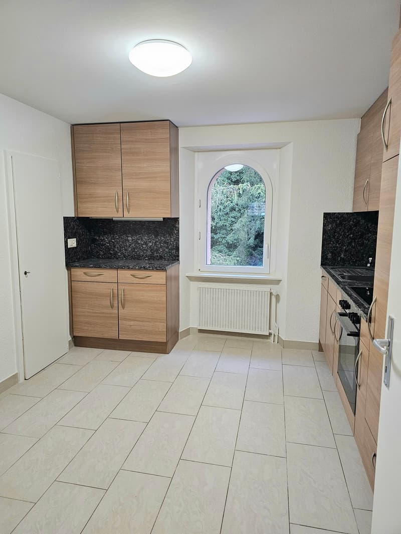 Charmant appartement de 3 pièces au centre de Fleurier avec balcon (2)