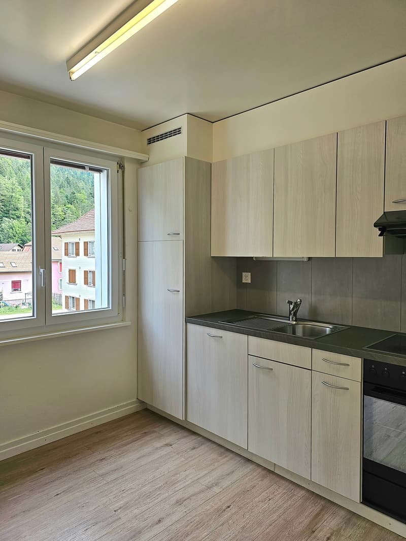 Appartement de 4 pièces avec grand balcon au centre de Fleurier (2)