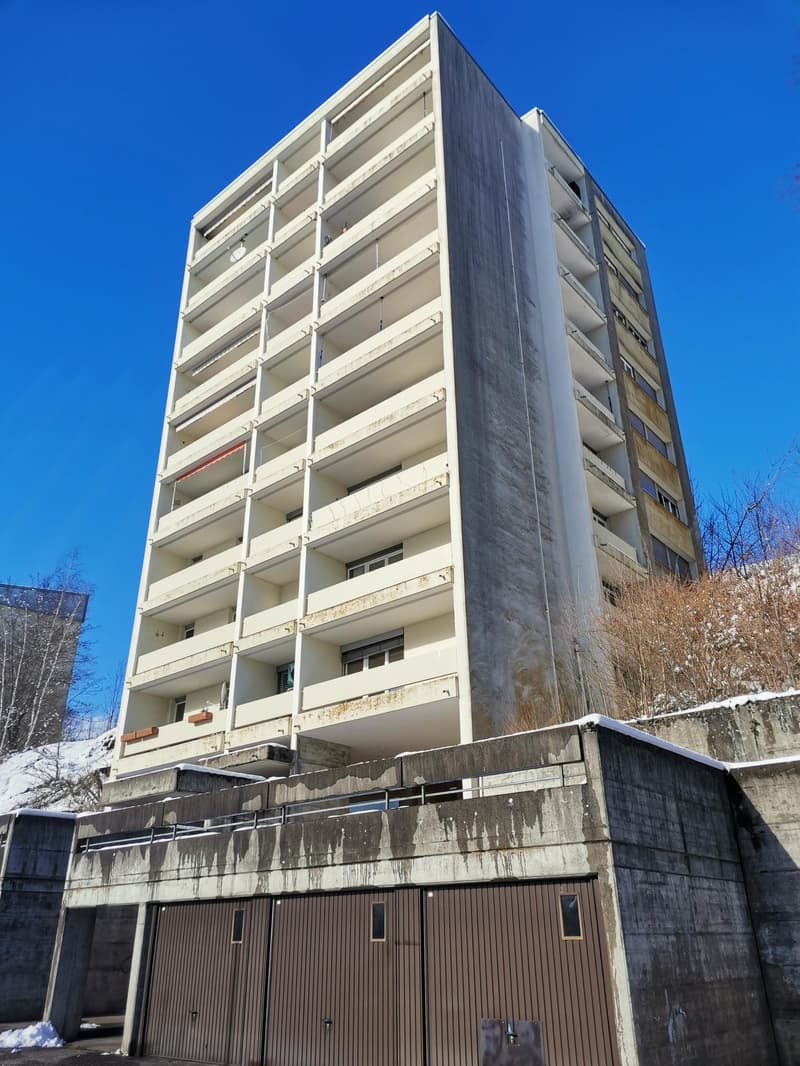 En cours de rénovation - Appartement de 4 pièces avec balcon et jolie vue (3)