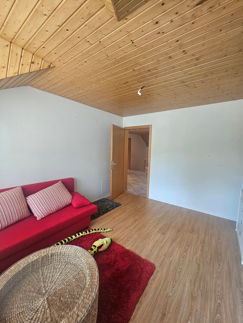 Entre nature et confort : belle maison de 200 m² à Couvet (14)