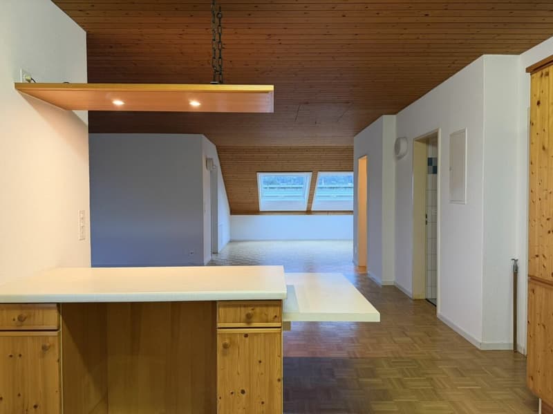 Charmante 3.5-Zi.-Dachwohnung mit Cheminée in Menziken AG (2)