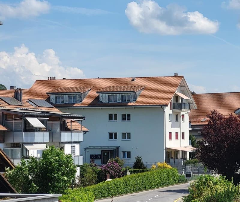 Moderne 2.5-Zi-Dachwohnung in Schwarzenburg als Wohnung für Eigenbedarf oder Kapitalanlage geeignet (3)
